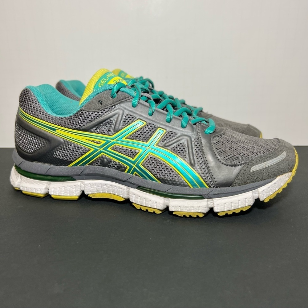 Womens ASICS Gel Neo 33 Grey Running Shoes / Size 7.5